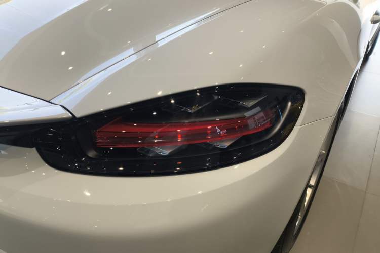 Used Porsche 718 2022 Boxster 2.0T Exterior 3