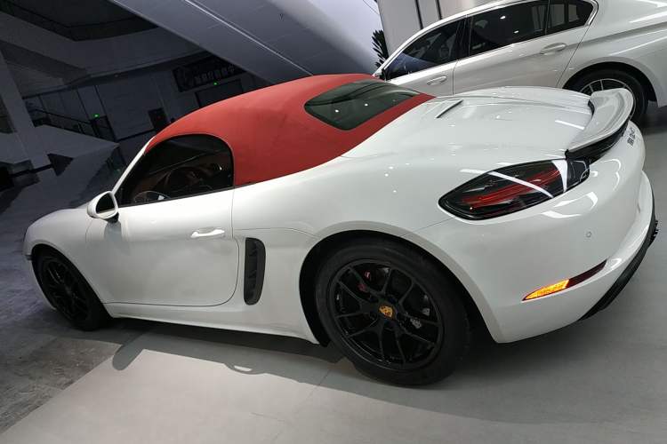 Used Porsche 718 2022 Boxster 2.0T Exterior 3