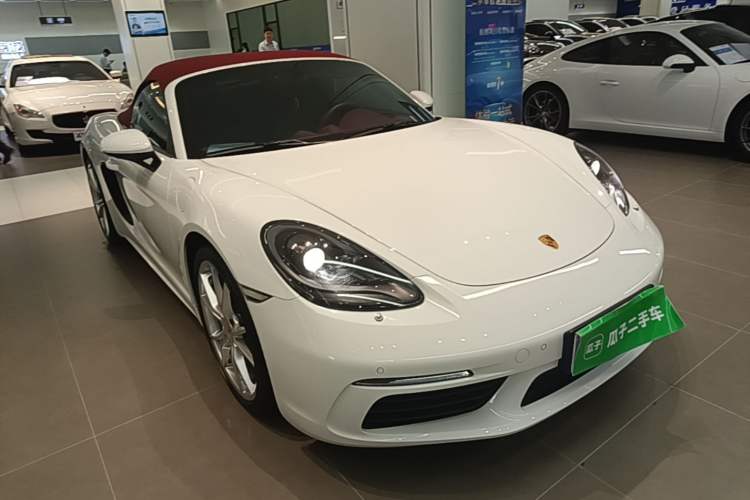 Used Porsche 718 2022 Boxster 2.0T Front Right 45 Deg