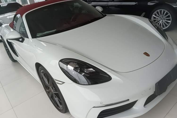 Used Porsche 718 2022 Boxster 2.0T Front Right 45 Deg