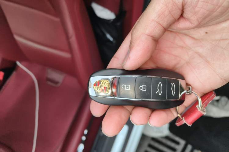 Used Porsche 718 2022 Cayman 2.0T Interior 1