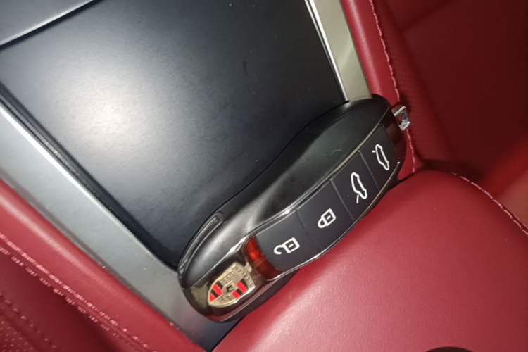 Used Porsche 718 2022 Boxster 2.0T Interior 1