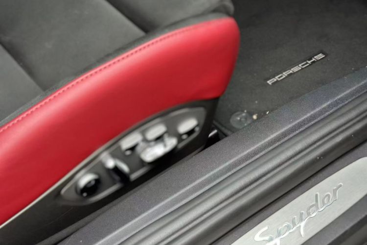 Used Porsche 718 2022 Spyder 2.0T Interior 1