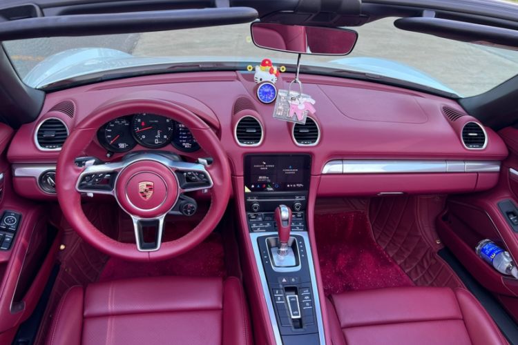 Used Porsche 718 2022 Boxster 2.0T Interior 1