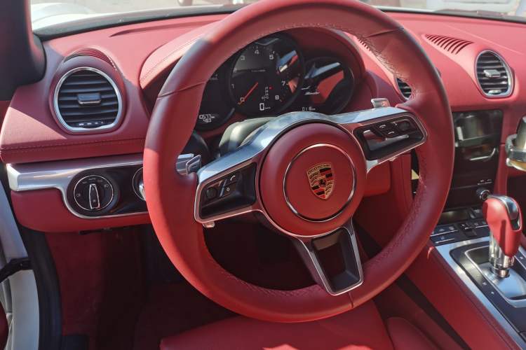 Used Porsche 718 2022 Boxster 2.0T Interior 1