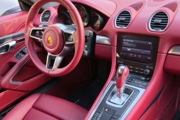 Used Porsche 718 2022 Cayman 2.0T Interior 1
