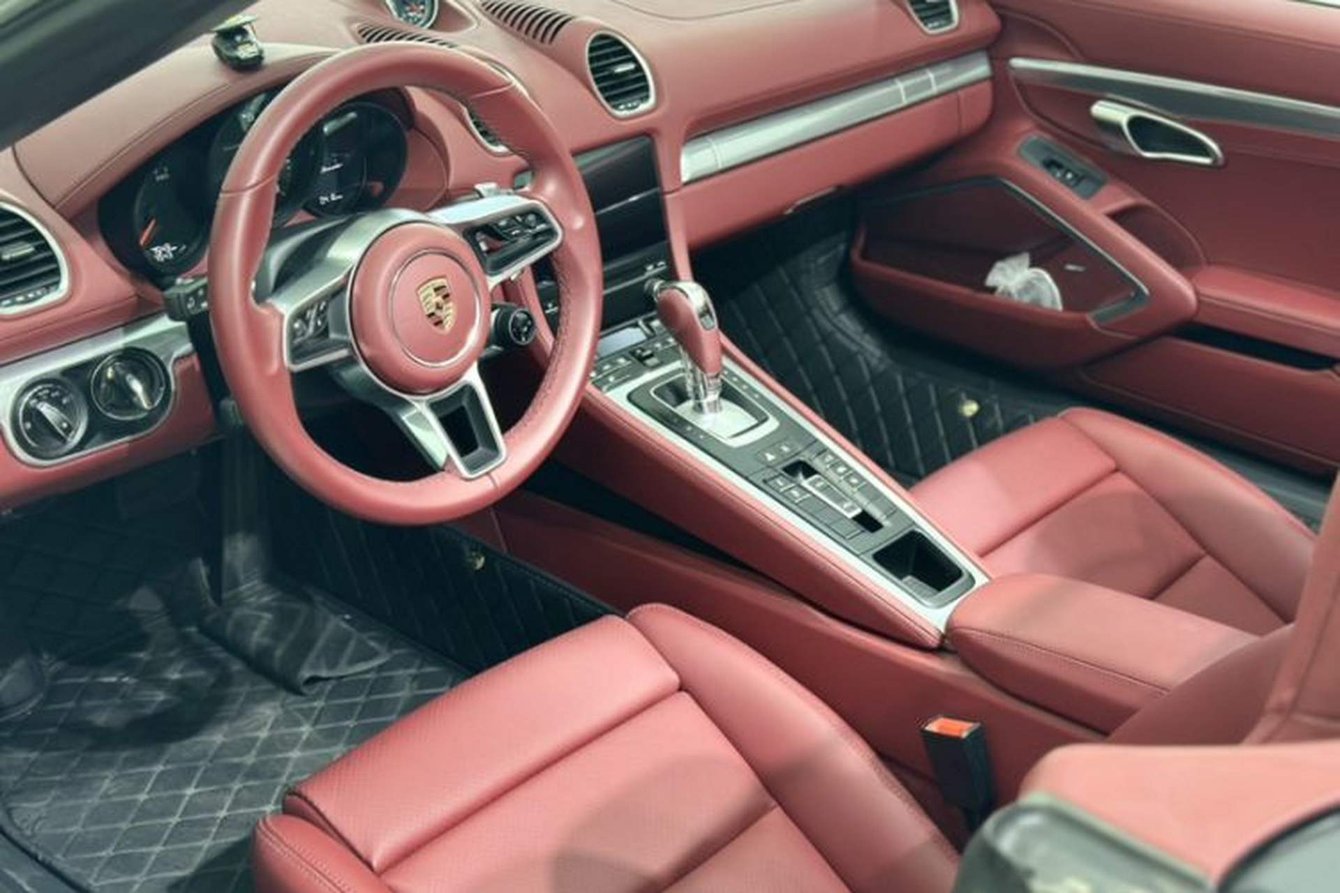 Used Porsche 718 2022 Boxster 2.0T Interior 1
