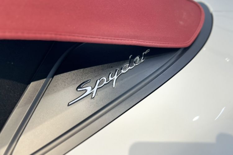 Used Porsche 718 2022 Spyder 2.0T Interior 1