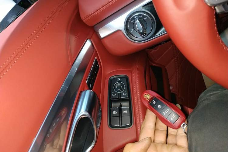 Used Porsche 718 2022 Boxster 2.0T Interior 1