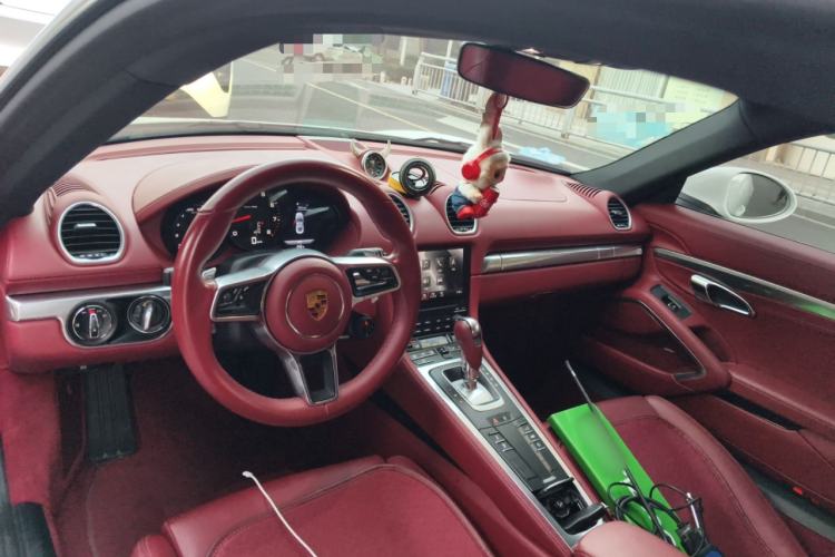 Used Porsche 718 2022 Cayman 2.0T Interior 2