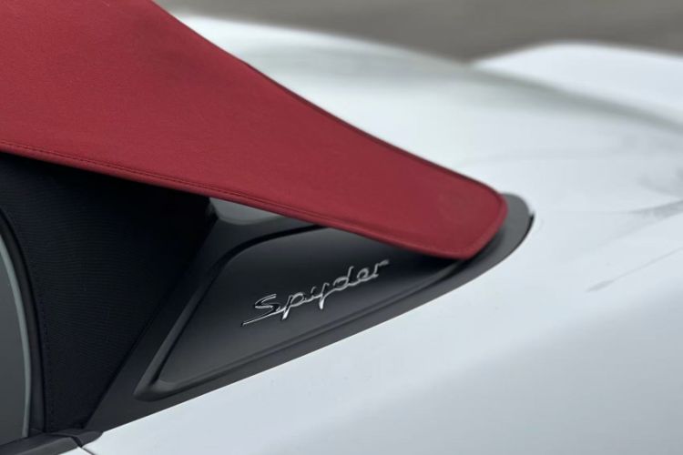 Used Porsche 718 2022 Spyder 2.0T Interior 2