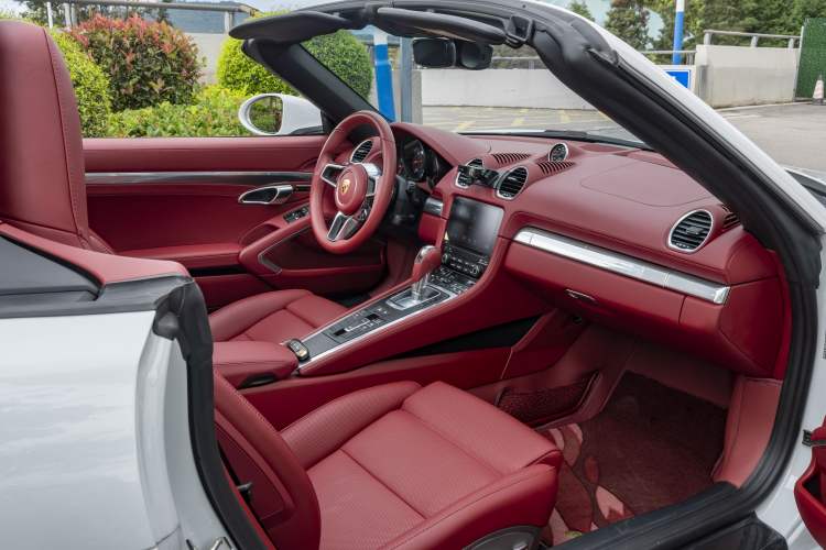 Used Porsche 718 2022 Boxster 2.0T Interior 2
