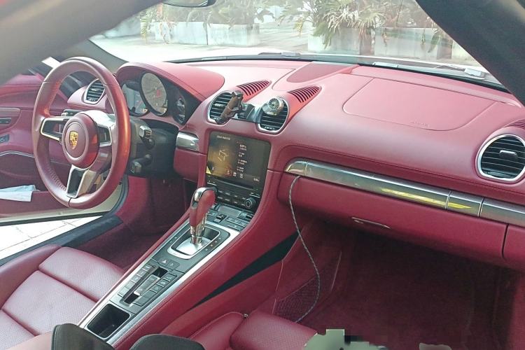 Used Porsche 718 2022 Boxster 2.0T Interior 2