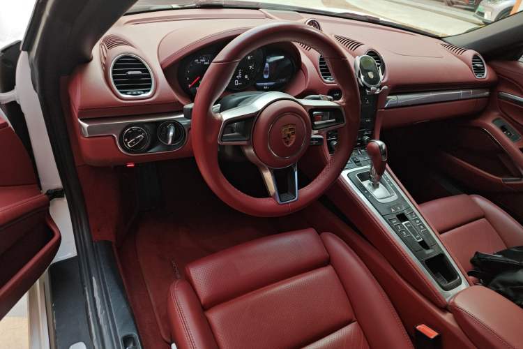 Used Porsche 718 2022 Boxster 2.0T Interior 2