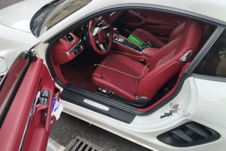 Used Porsche 718 2022 Cayman 2.0T Interior 3