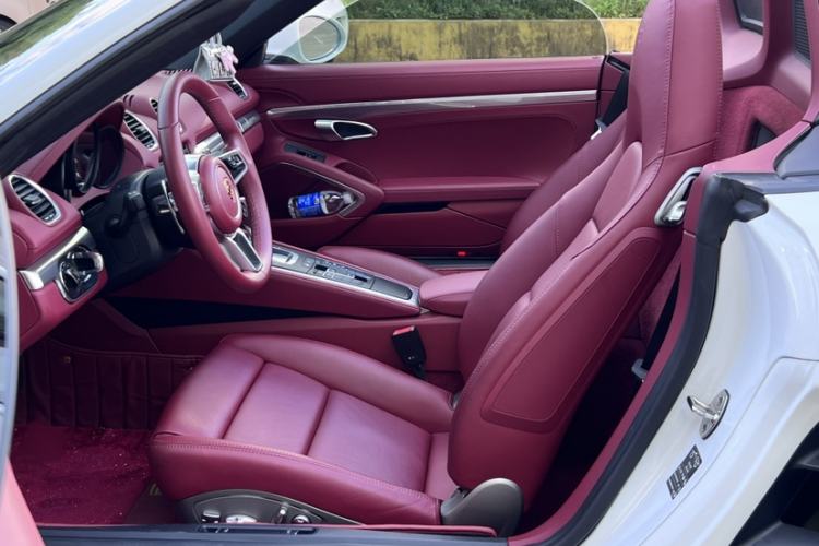 Used Porsche 718 2022 Boxster 2.0T Interior 3