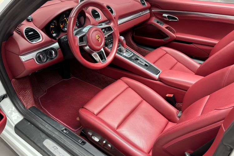 Used Porsche 718 2022 Boxster 2.0T Interior 3