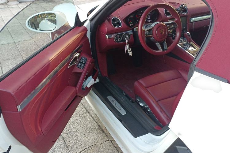 Used Porsche 718 2022 Boxster 2.0T Interior 3