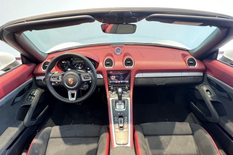 Used Porsche 718 2022 Spyder 2.0T Interior 3