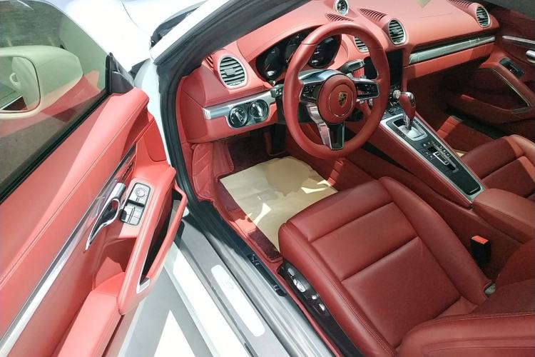 Used Porsche 718 2022 Boxster 2.0T Interior 3