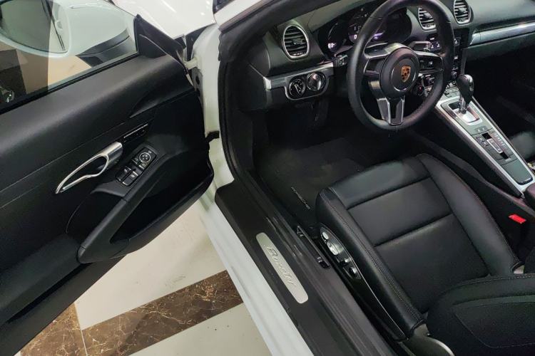 Used Porsche 718 2022 Boxster 2.0T Interior 3