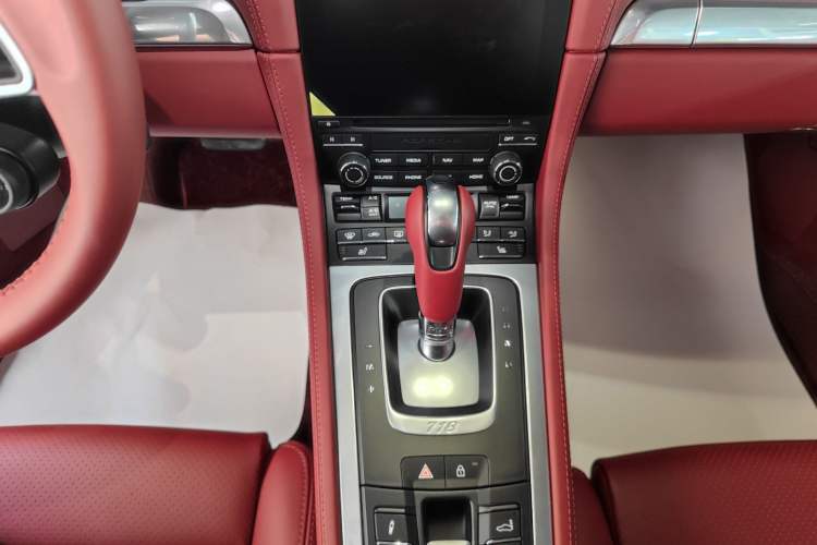Used Porsche 718 2022 Boxster 2.0T Interior 4