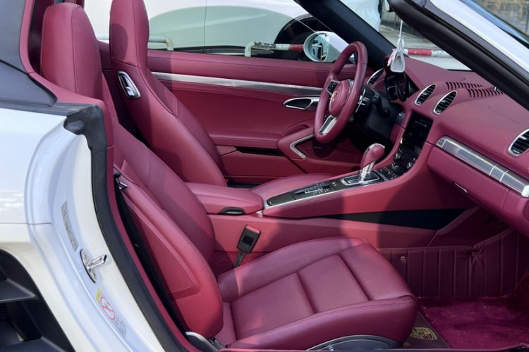 Used Porsche 718 2022 Boxster 2.0T Interior 4