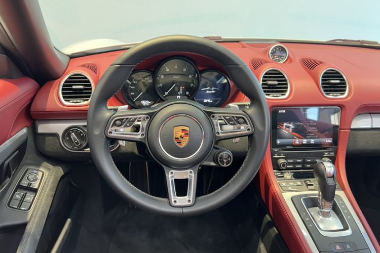 Used Porsche 718 2022 Spyder 2.0T Interior 4