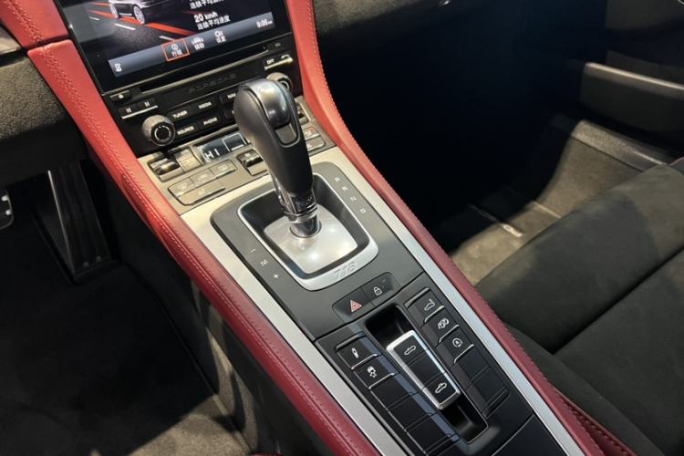 Used Porsche 718 2022 Spyder 2.0T Interior 5