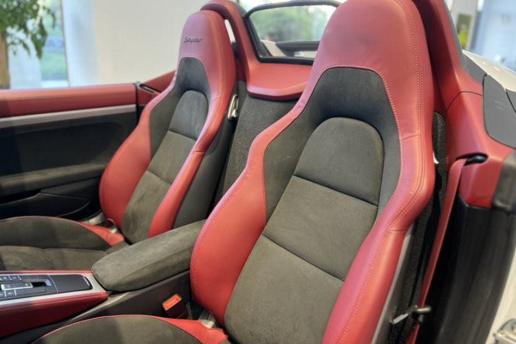 Used Porsche 718 2022 Spyder 2.0T Interior 6