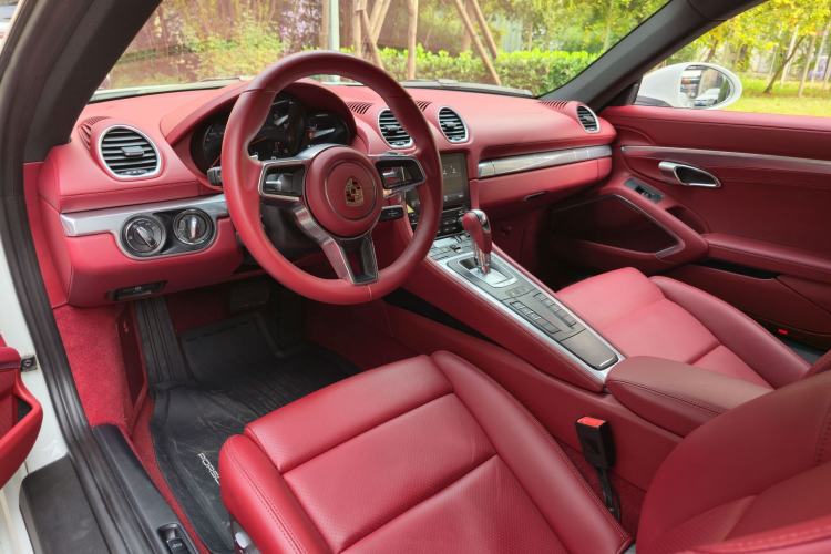 Used Porsche 718 2022 Cayman 2.0T Interior 7
