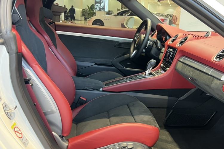 Used Porsche 718 2022 Spyder 2.0T Interior 7