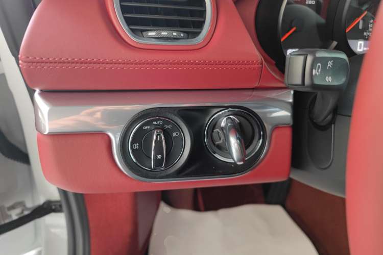 Used Porsche 718 2022 Boxster 2.0T Interior 8