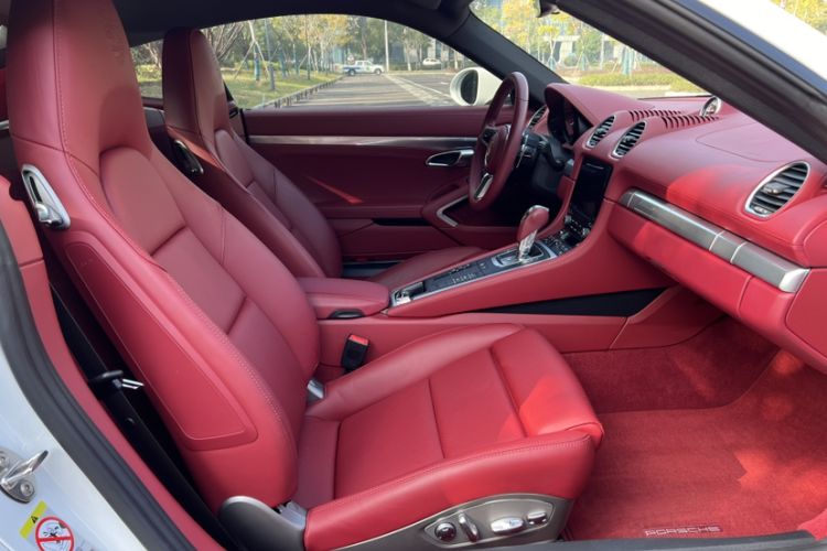 Used Porsche 718 2022 Cayman 2.0T Interior 8