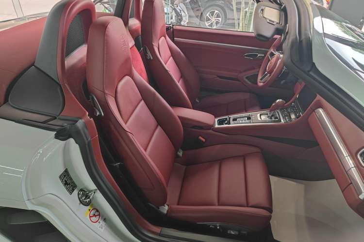 Used Porsche 718 2022 Boxster 2.0T Interior 9