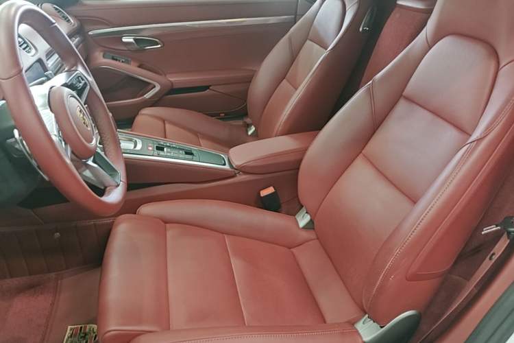 Used Porsche 718 2022 Boxster 2.0T Left Front Seat