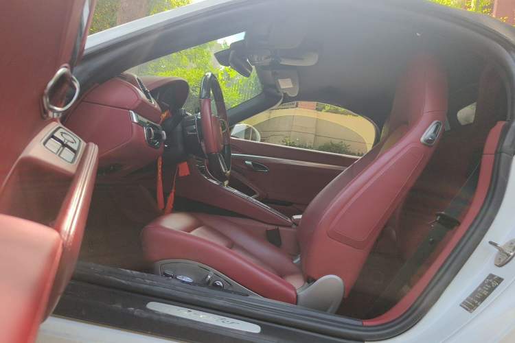 Used Porsche 718 2022 Boxster 2.0T Left Front Seat