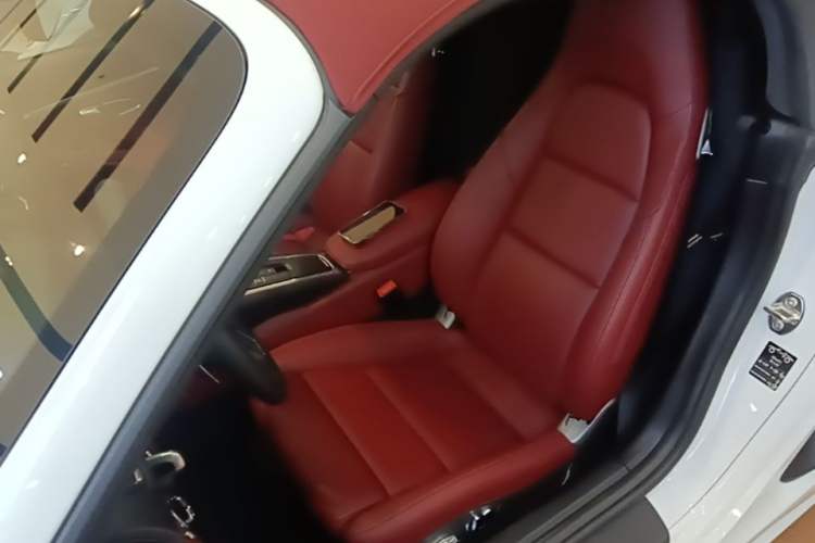Used Porsche 718 2022 Boxster 2.0T Left Front Seat
