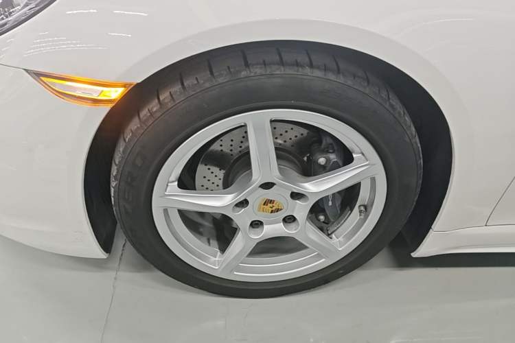 Used Porsche 718 2022 Boxster 2.0T Left Front Wheel Hub