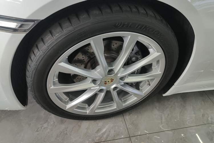 Used Porsche 718 2022 Boxster T 2.0T Left Front Wheel Hub