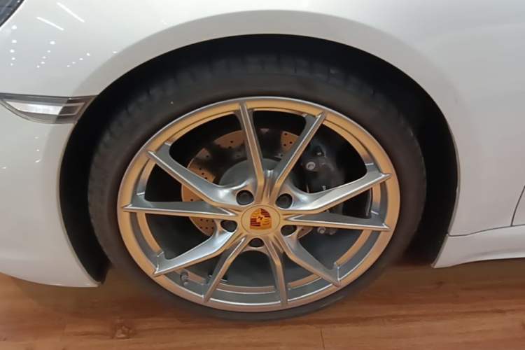 Used Porsche 718 2022 Boxster 2.0T Left Front Wheel Hub
