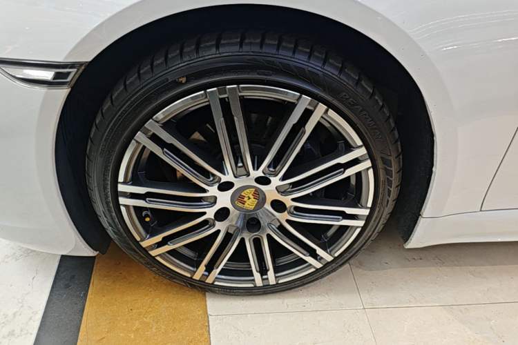 Used Porsche 718 2022 Boxster 2.0T Left Front Wheel Hub
