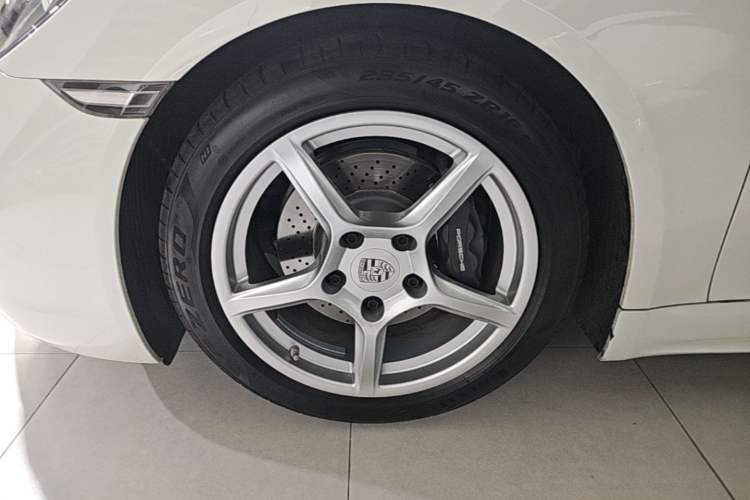 Used Porsche 718 2022 Boxster 2.0T Left Front Wheel Hub