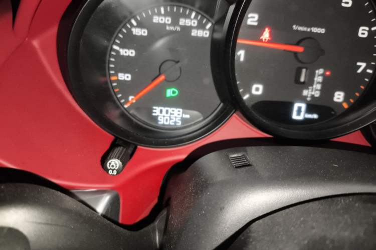 Used Porsche 718 2022 Boxster 2.0T Odometer Close Up