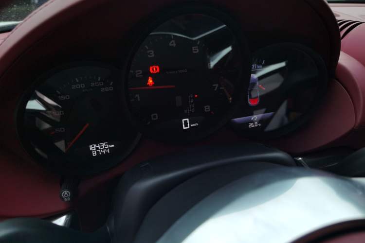 Used Porsche 718 2022 Boxster 2.0T Odometer Close Up