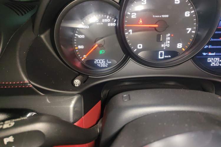 Used Porsche 718 2022 Cayman 2.0T Odometer Close Up