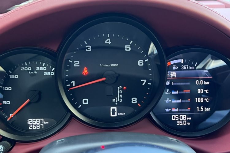 Used Porsche 718 2022 Boxster 2.0T Odometer Close Up