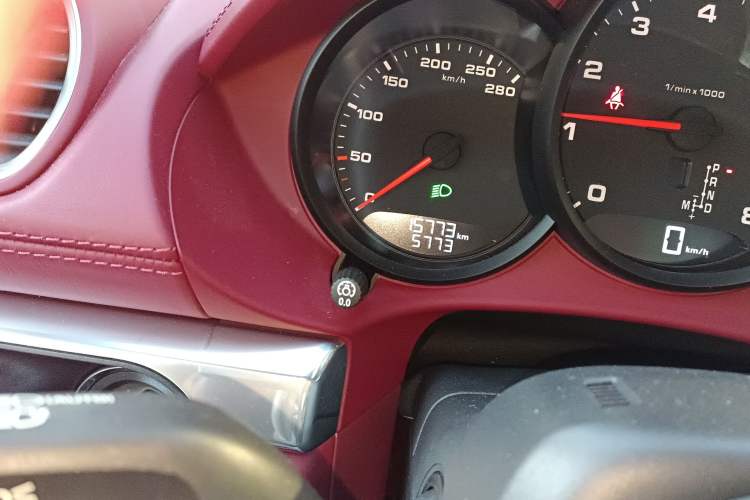 Used Porsche 718 2022 Boxster 2.0T Odometer Close Up