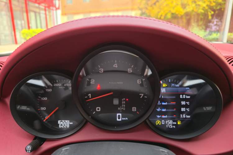 Used Porsche 718 2022 Cayman 2.0T Odometer Close Up