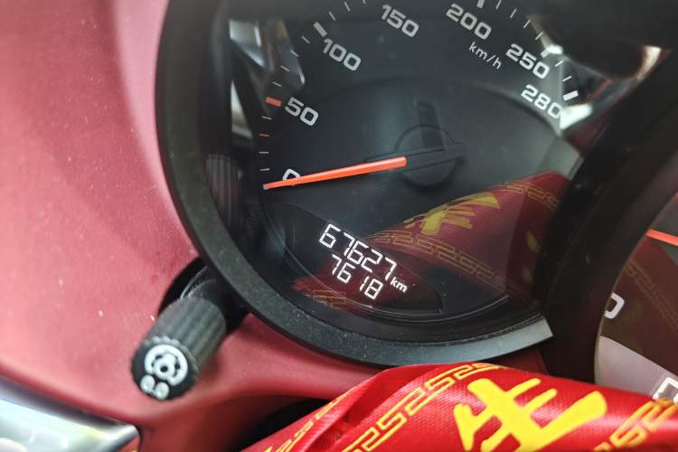 Used Porsche 718 2022 Boxster 2.0T Odometer Close Up